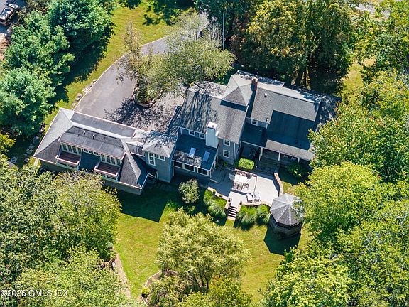 3rd image of 231 Roxbury Rd