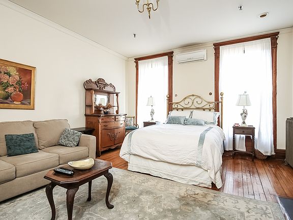 4th image of 521 Manhattan Ave #A