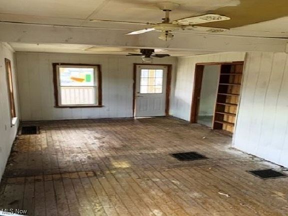 4th image of 1212 Elm St