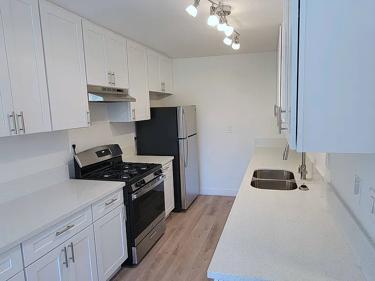 Well lit kitchen in 2-bedroom apartment at the Hardison Apartments in Pasadena, California.