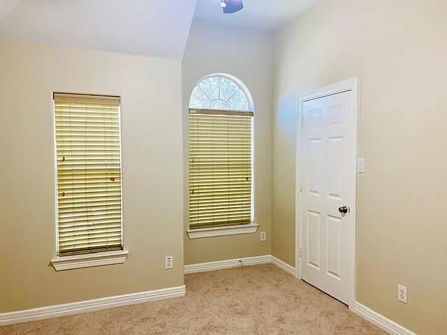2811 Cresthollow Ln — Photo 13