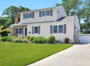 124 Avenue B, Kings Park, NY 11754