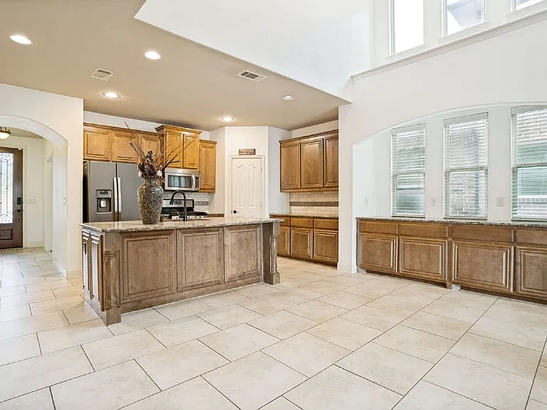 1204 E Shawnee Dr — Photo 7
