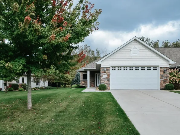 946 Briarwood Dr, Red Wing, MN 55066