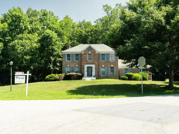 100 Blackpowder Ln, Fort Washington, MD 20744