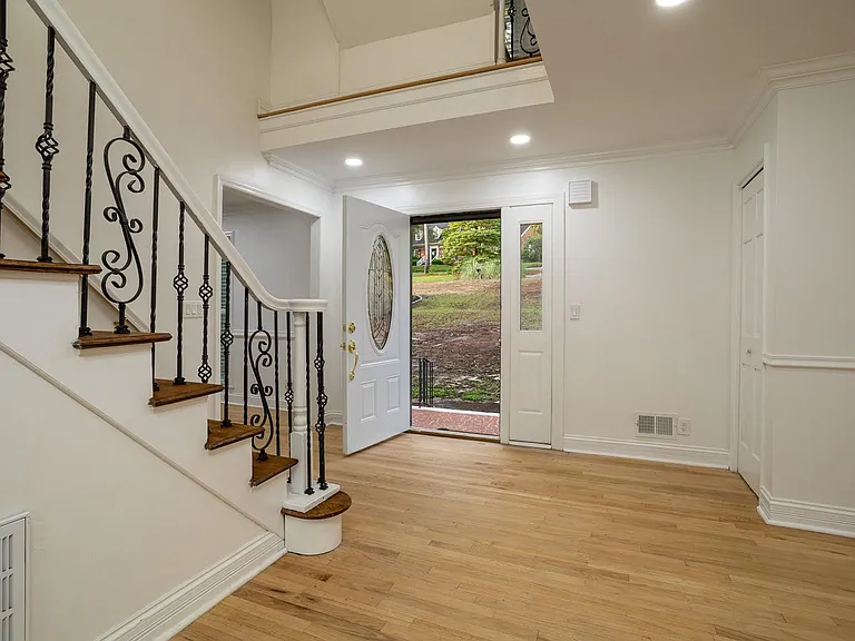 405 Park Lake Cir — Photo 21