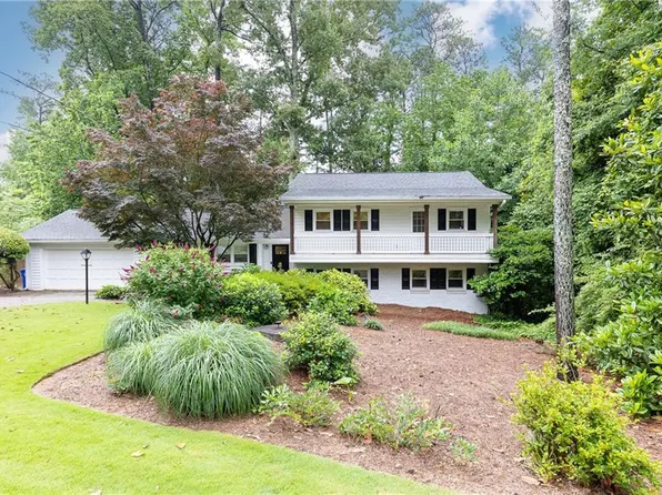 1329 W Nancy Creek Dr, Atlanta, GA 30319