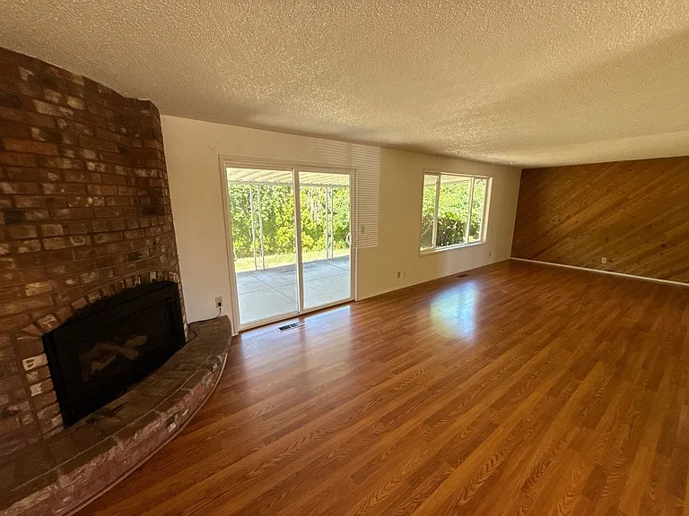 1809 Wallace Rd NW — Photo 3