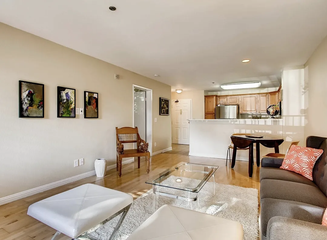 1 bed, 694 sqft, $2,695 — Photo 4