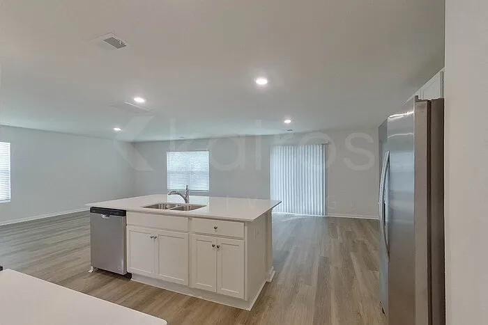 108 Overstreet Way — Photo 8
