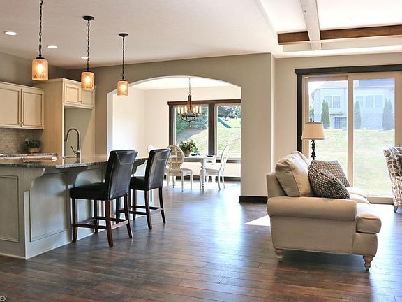 3rd image of 849 Meadow Ln
