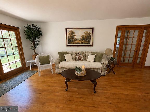 5th image of 7386 Stuart Cir