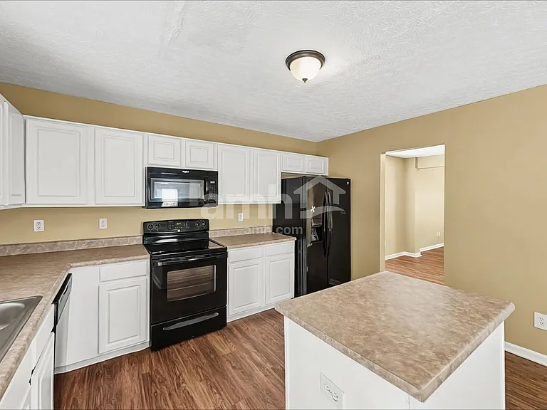665 Norfolk Sq N — Photo 5