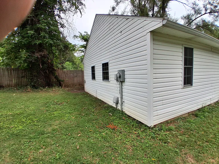1003 S Grand Ave — Photo 12