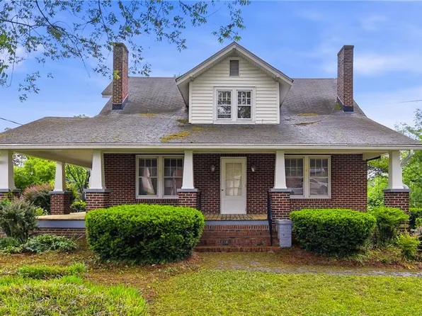 4635 Shattalon Dr, Winston Salem, NC 27106