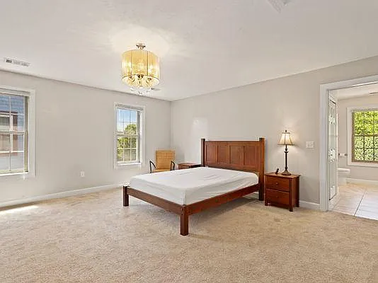 Bedroom 4 (master suite, 3rd floor)
