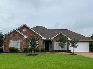 203 Old Town Ln, Brandon, MS 39042