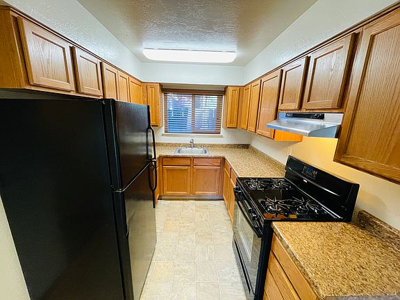 4th image of 3590 Tamarack Ave #23