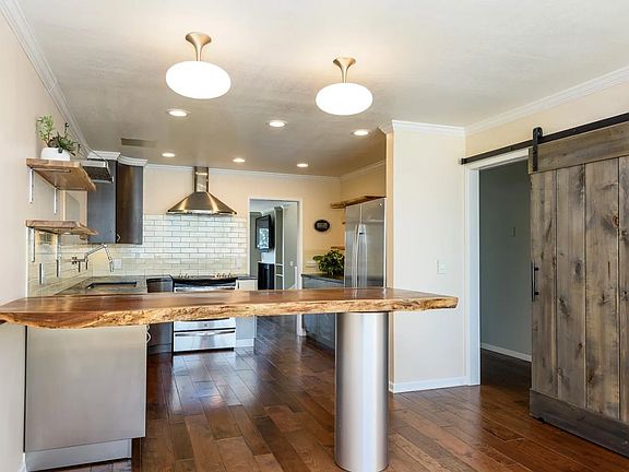 kitchen (first-floor)
