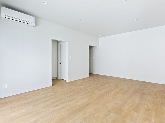 3rd image of 7223 Willoughby Ave APT 211