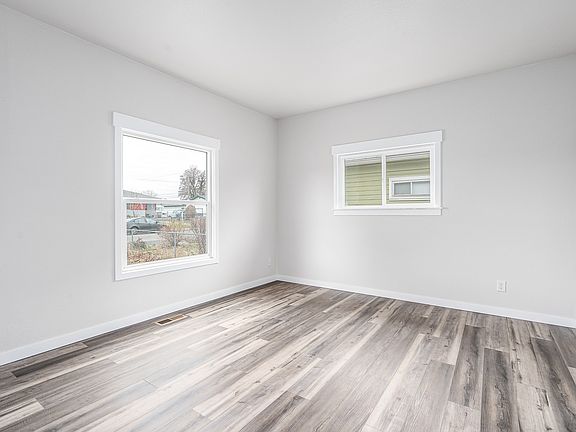 5th image of 2917 E Heroy Ave