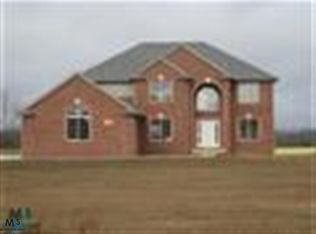 5609 Lakeview Ct, Almont, MI