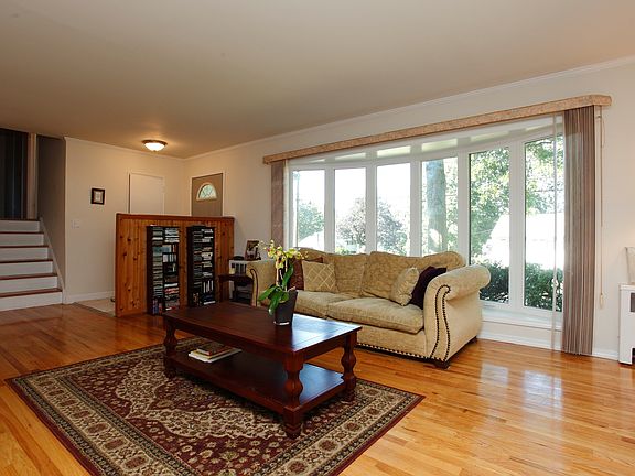 3rd image of 17 Arden Dr