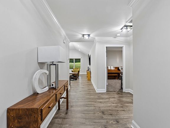 3rd image of 1004 Spring View Ln