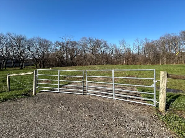 3801 Shannon Rd, Erie, PA 16510