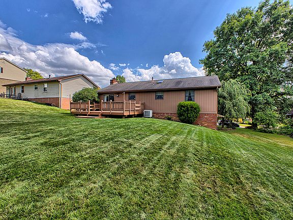3rd image of 89 Beechwood Dr