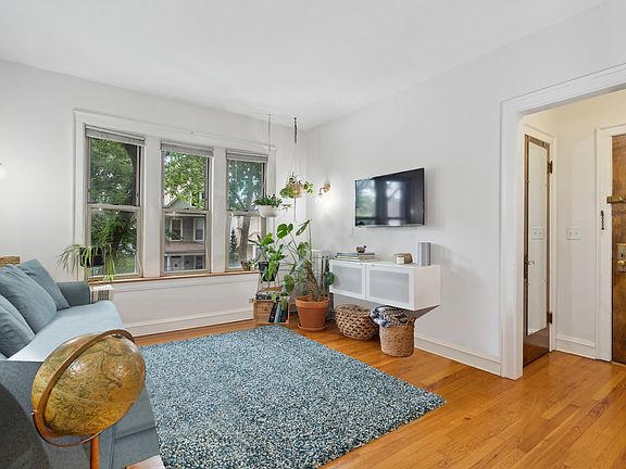 4th image of 2225 W Ainslie St #2B