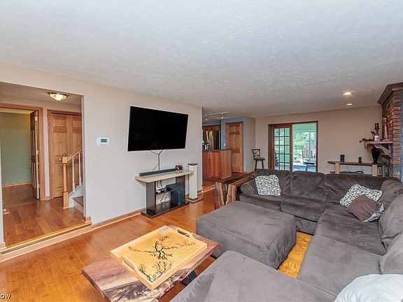 4th image of 816 Glencairn Ln