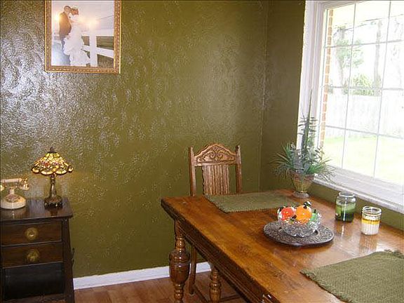 3rd image of 1177 N Park Dr