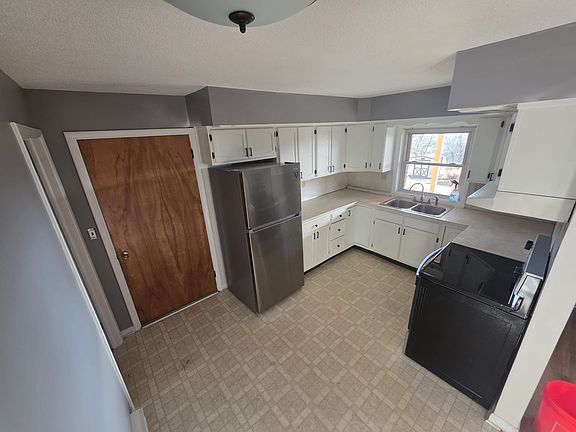 5th image of 1564 Hillcrest Dr