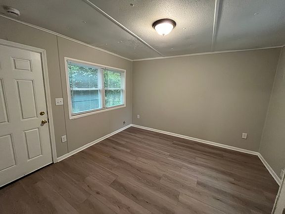3rd image of 5901 Leone Dr W