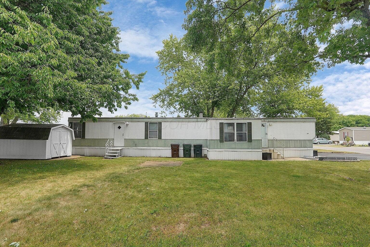 Listing photo 4 for 71 Knollwood Ct