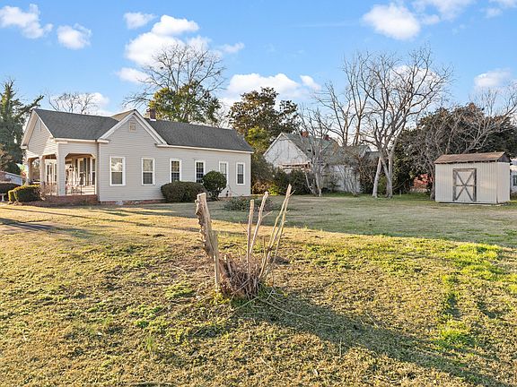 3rd image of 216 Sumter St