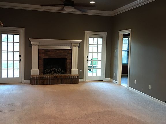 3rd image of 712 Summerglen Dr