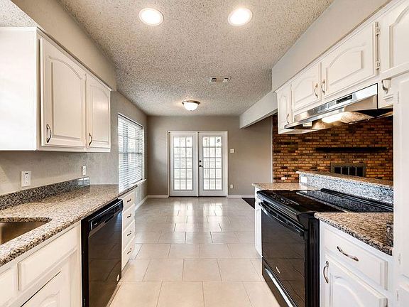 3rd image of 1601 Lexington Pl