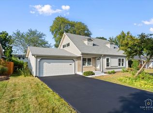 198 Smethwick Ln, Elk Grove Village, IL 60007