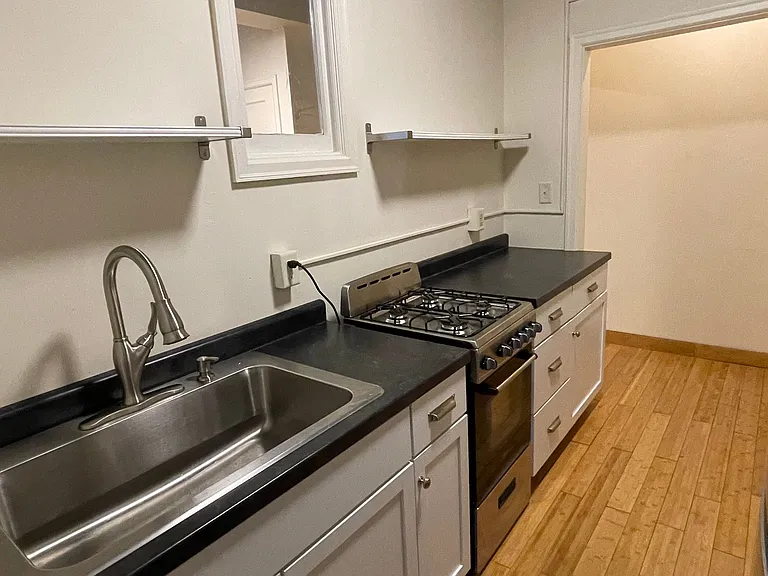 2338 Marshall Apartments — Photo 14