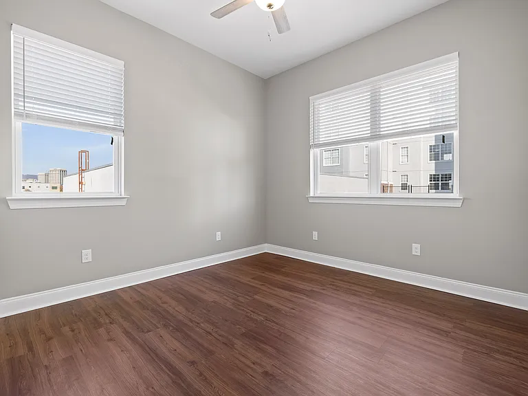 621 E MLK — Photo 12