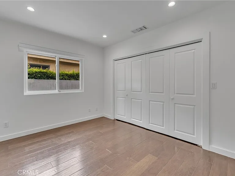 4925 Nagle Ave — Photo 27
