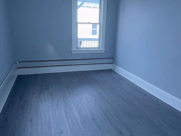 3rd image of 2336 Barnum Ave #24B075172