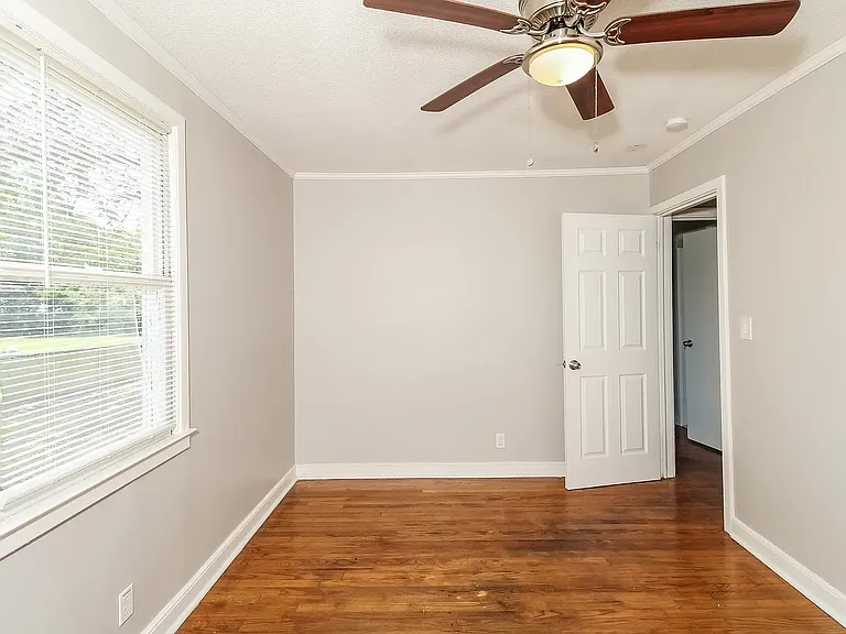 1171 Medfield Rd — Photo 10