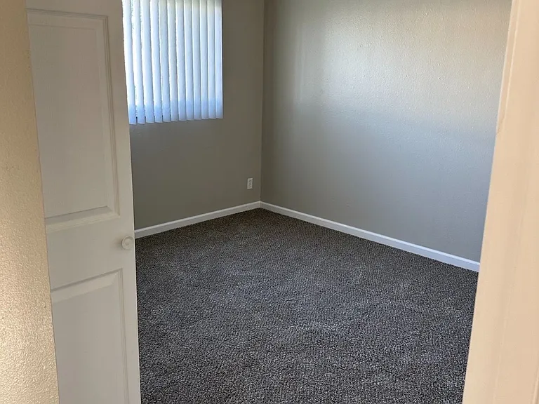 McCook Apartments — Photo 8