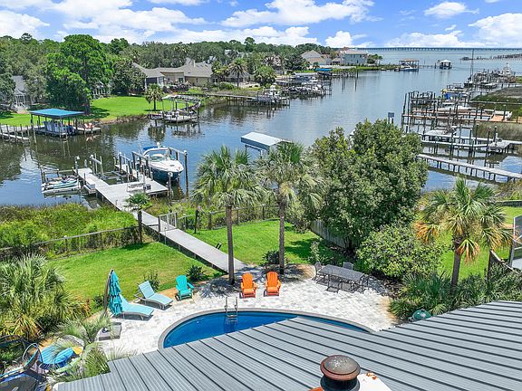 3rd image of 142 Indian Bayou Dr