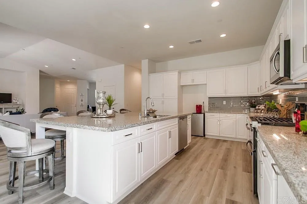 3 bed, 2616 sqft, $4,600 — Photo 4