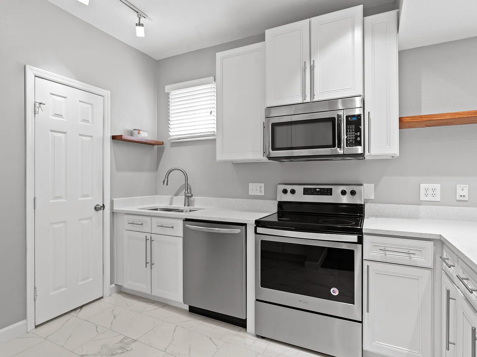 501 Knights Run Ave — Photo 4