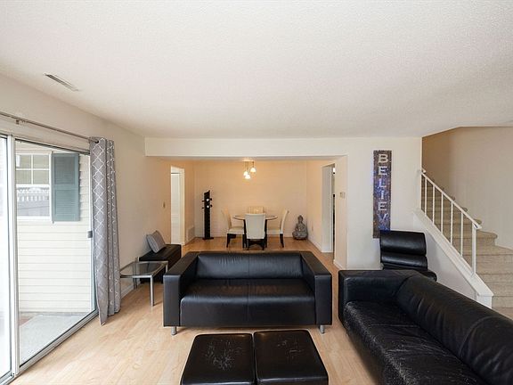 4th image of 217 Edgebrook Dr #217